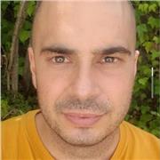 Soy profesor de Secundaria, ejerciendo actualmente en un colegio concertado de Extremadura